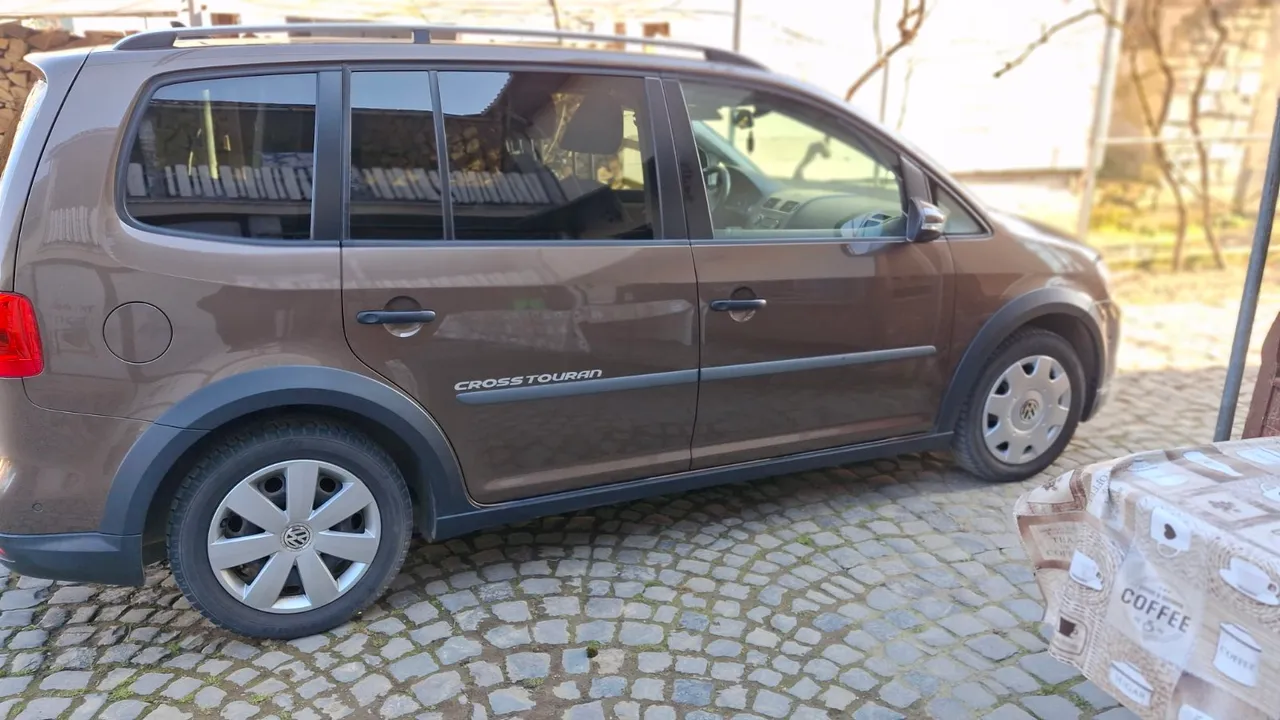 Volkswagen Touran - фото 2