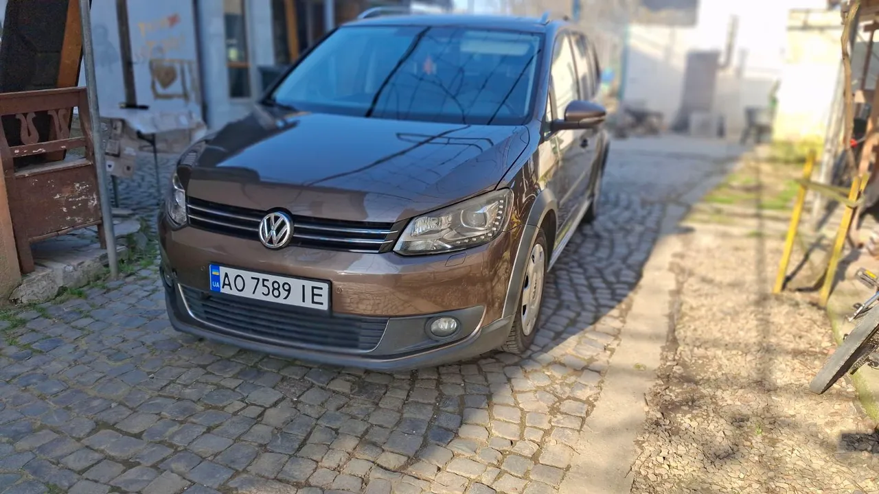 Volkswagen Touran - фото 1