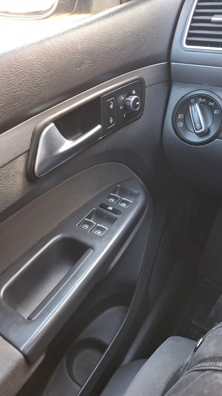 Volkswagen Touran - фото 6