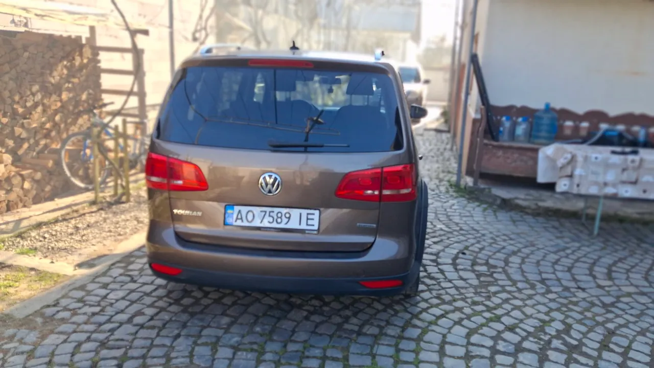 Volkswagen Touran - фото 4