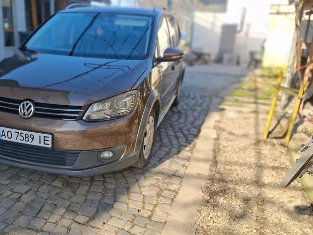 Volkswagen Touran - фото 1