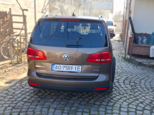 Volkswagen Touran - фото 4