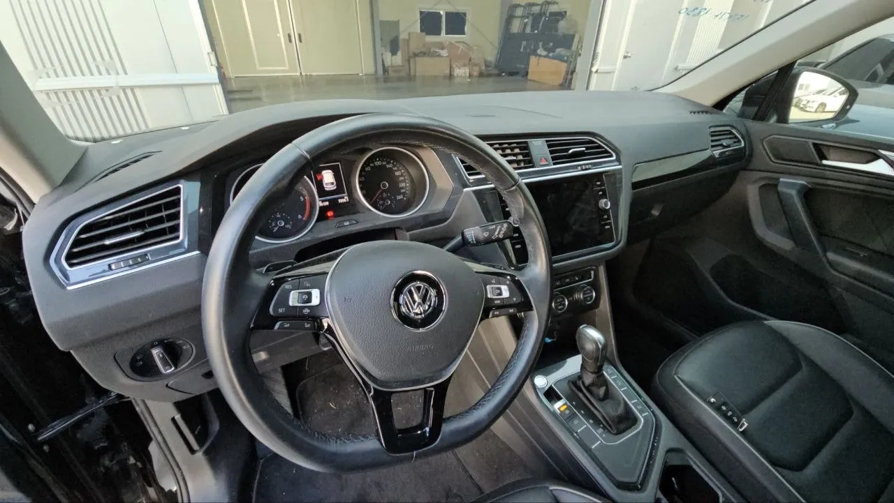Volkswagen Tiguan - фото 12