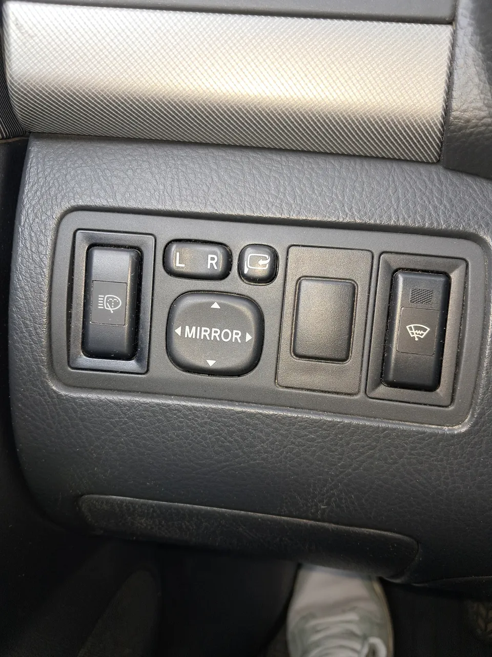 Toyota Avensis - фото 5