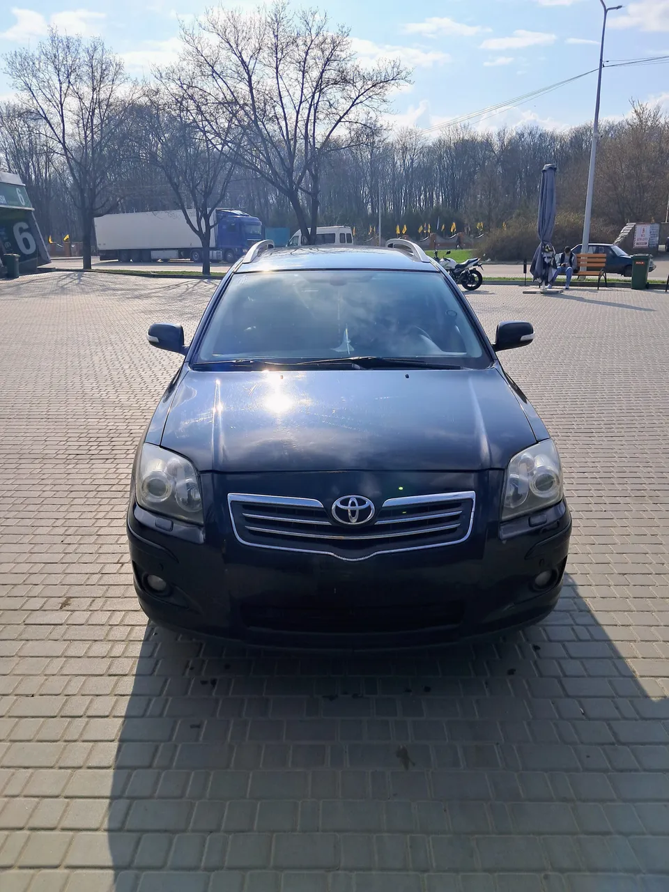 Toyota Avensis - фото 1