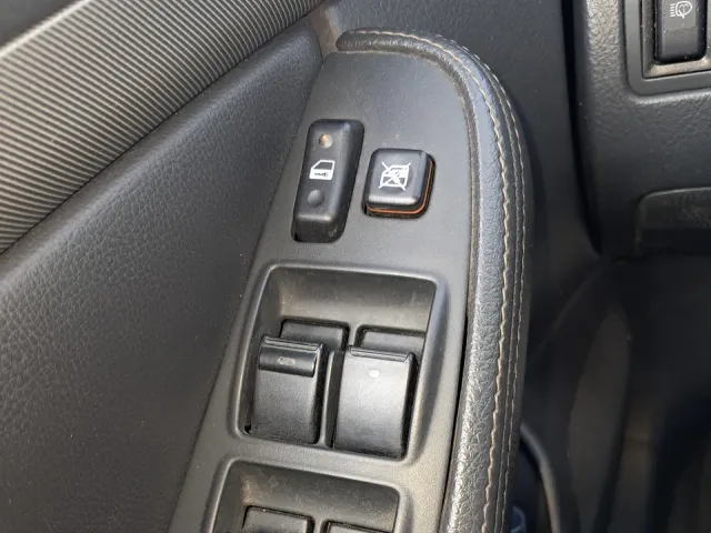 Toyota Avensis - фото 4