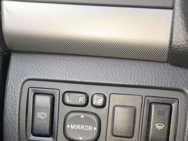 Toyota Avensis - фото 5