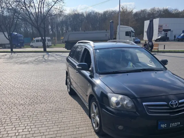 Toyota Avensis - фото 3