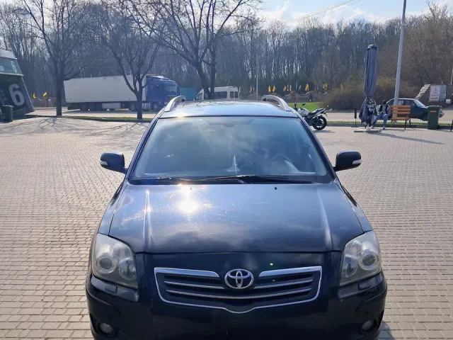 Toyota Avensis - фото 1