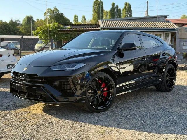 Lamborghini Urus - фото 1