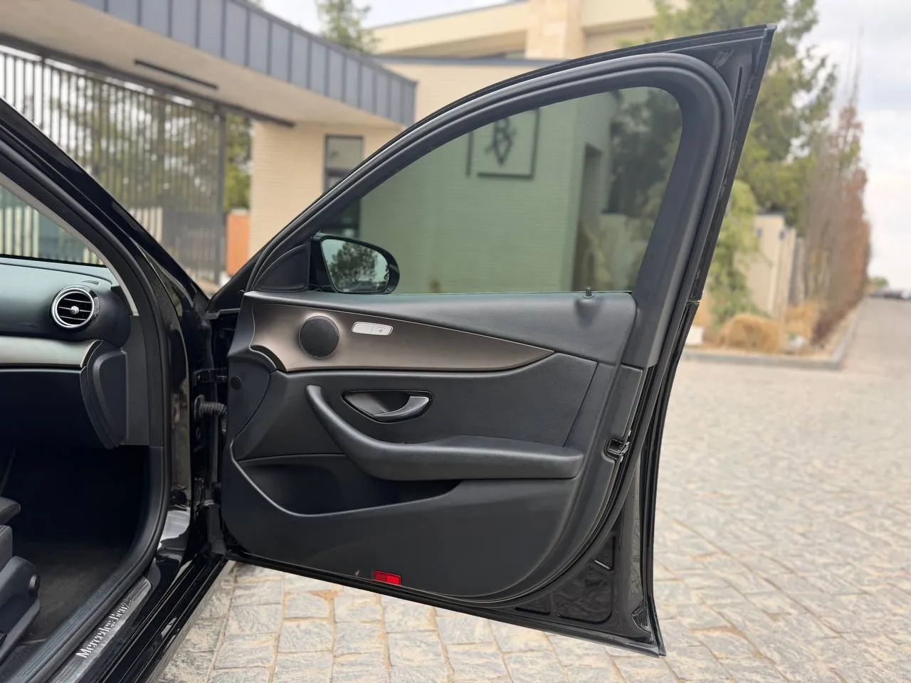 Mercedes-Benz E-Класс - фото 34