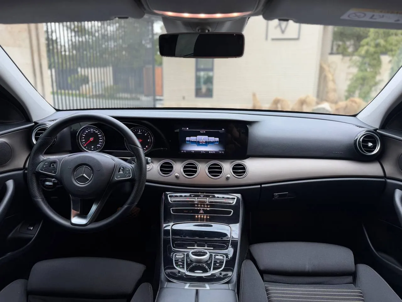 Mercedes-Benz E-Класс - фото 32