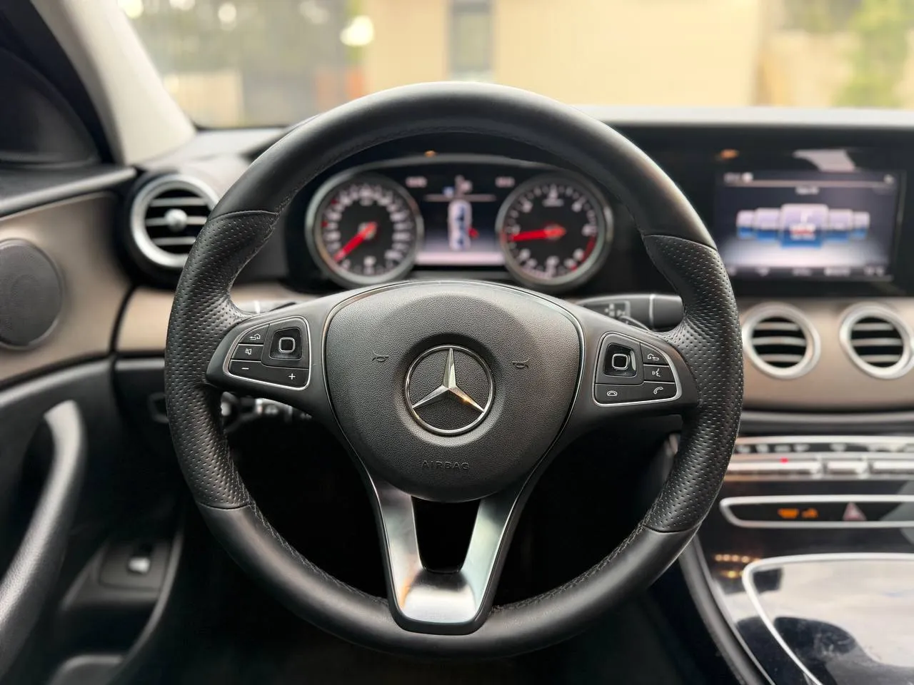 Mercedes-Benz E-Класс - фото 31