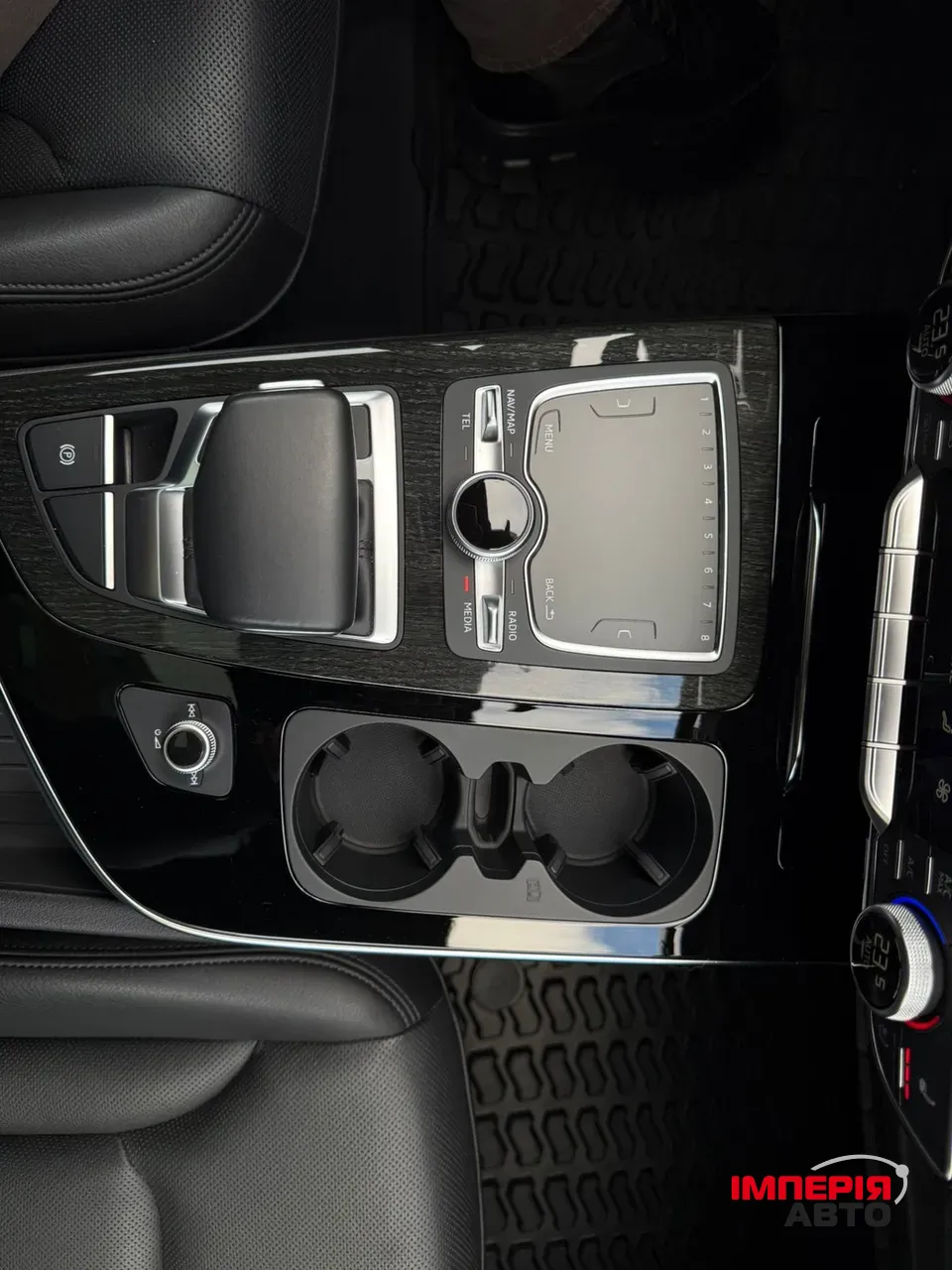 Audi Q7 - фото 29