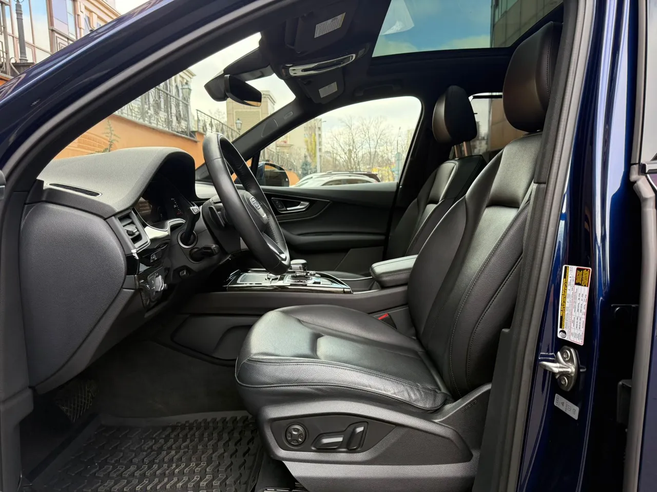 Audi Q7 - фото 21