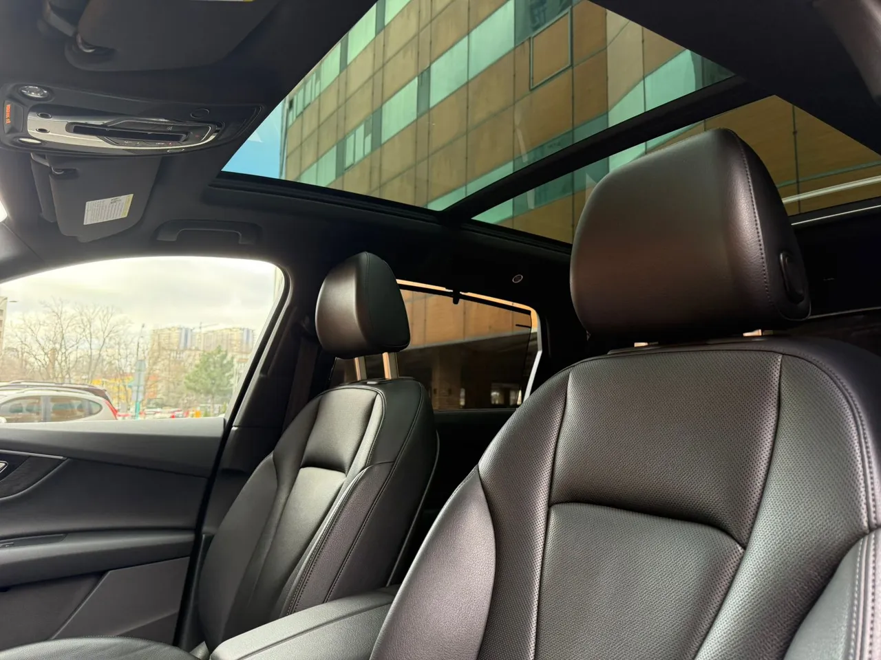 Audi Q7 - фото 24