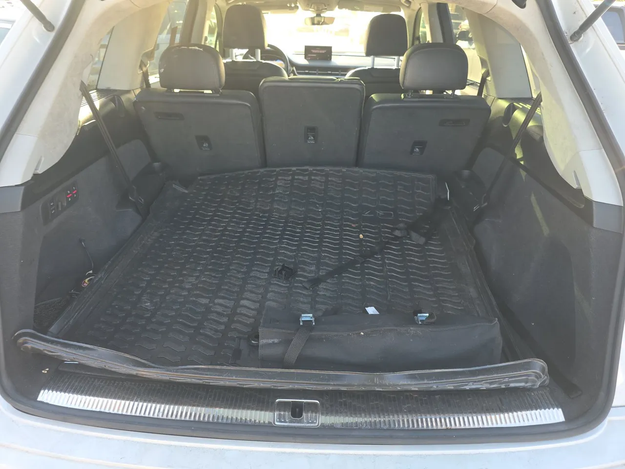 Audi Q7 - фото 11