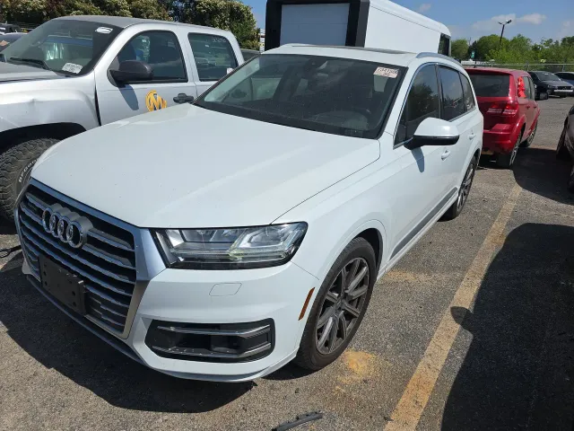 Audi Q7 - фото 1