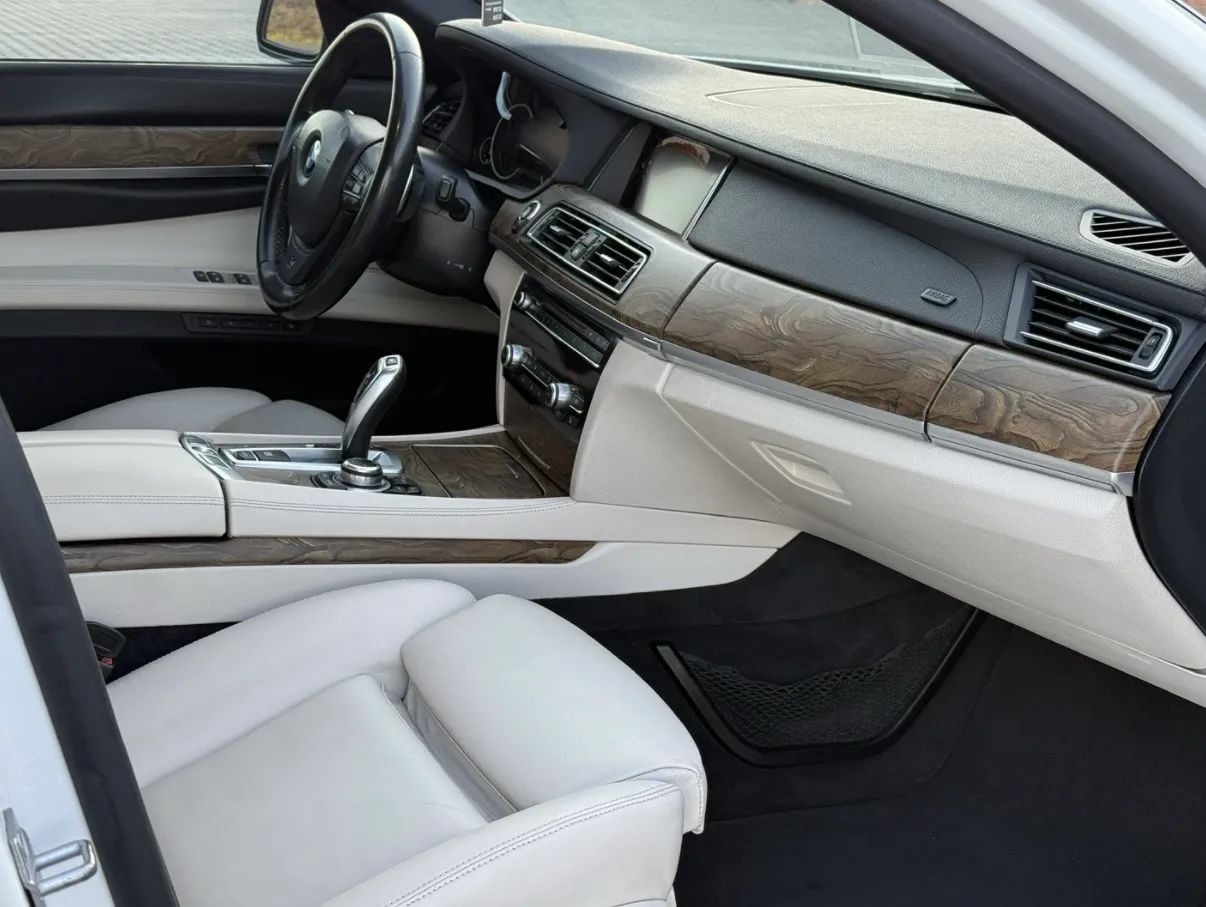 BMW 7 серії - фото 12