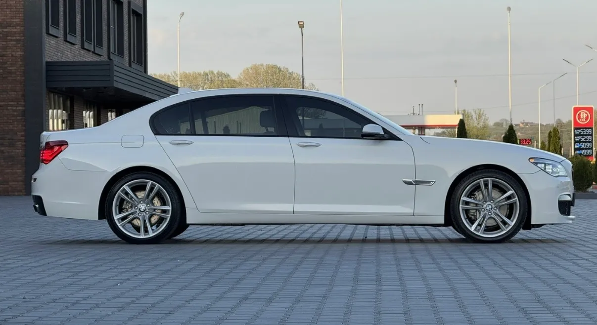 BMW 7 серії - фото 6