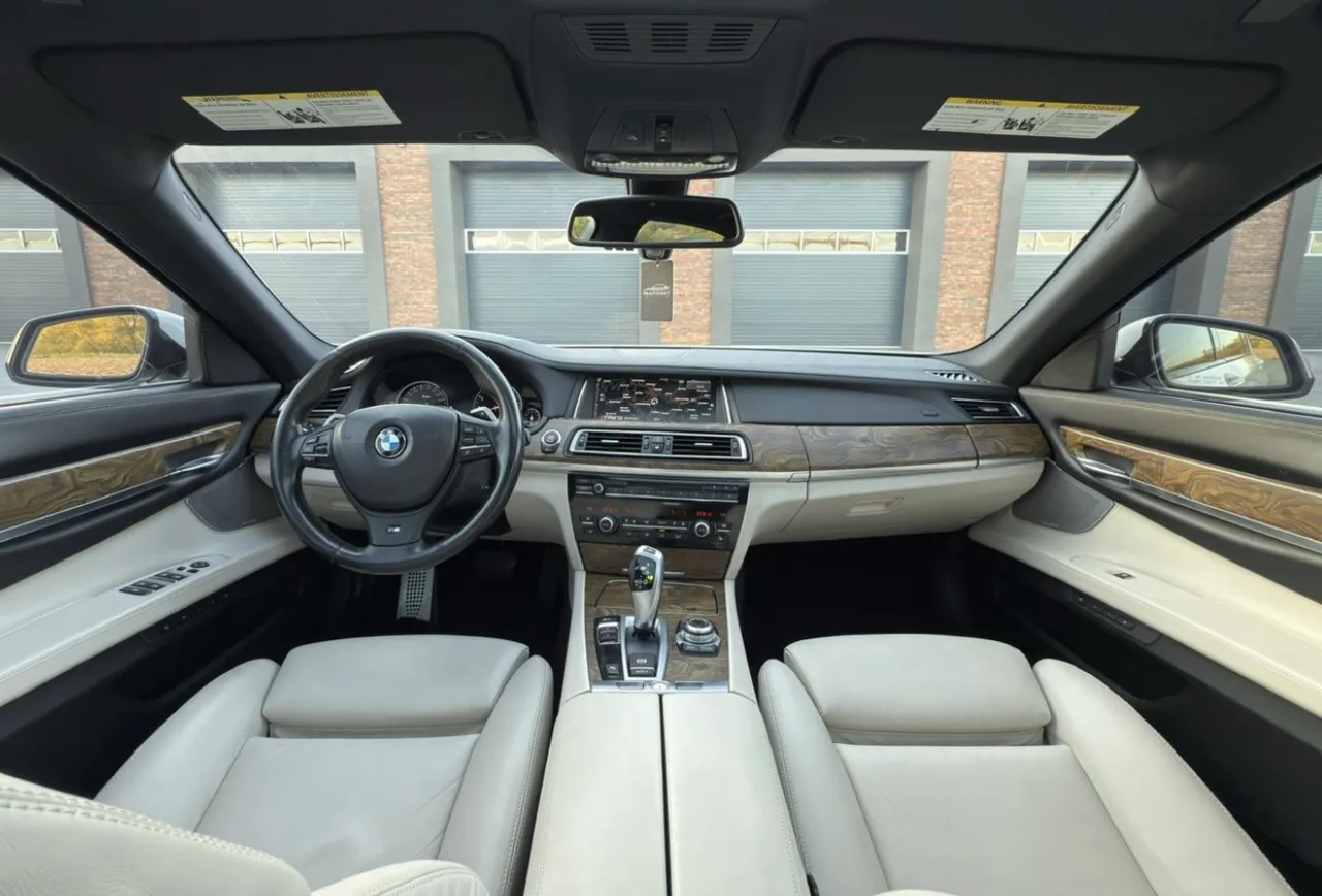 BMW 7 серії - фото 9