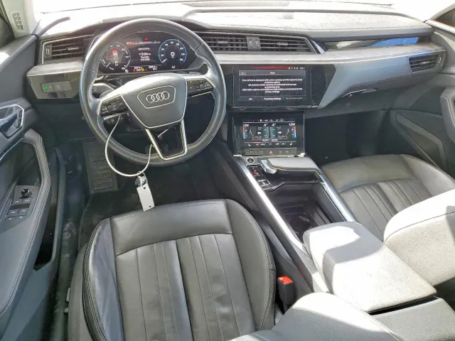 Audi e-tron Sportback - фото 2