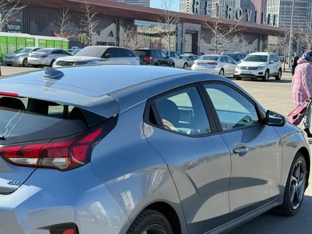 Hyundai Veloster - фото 3