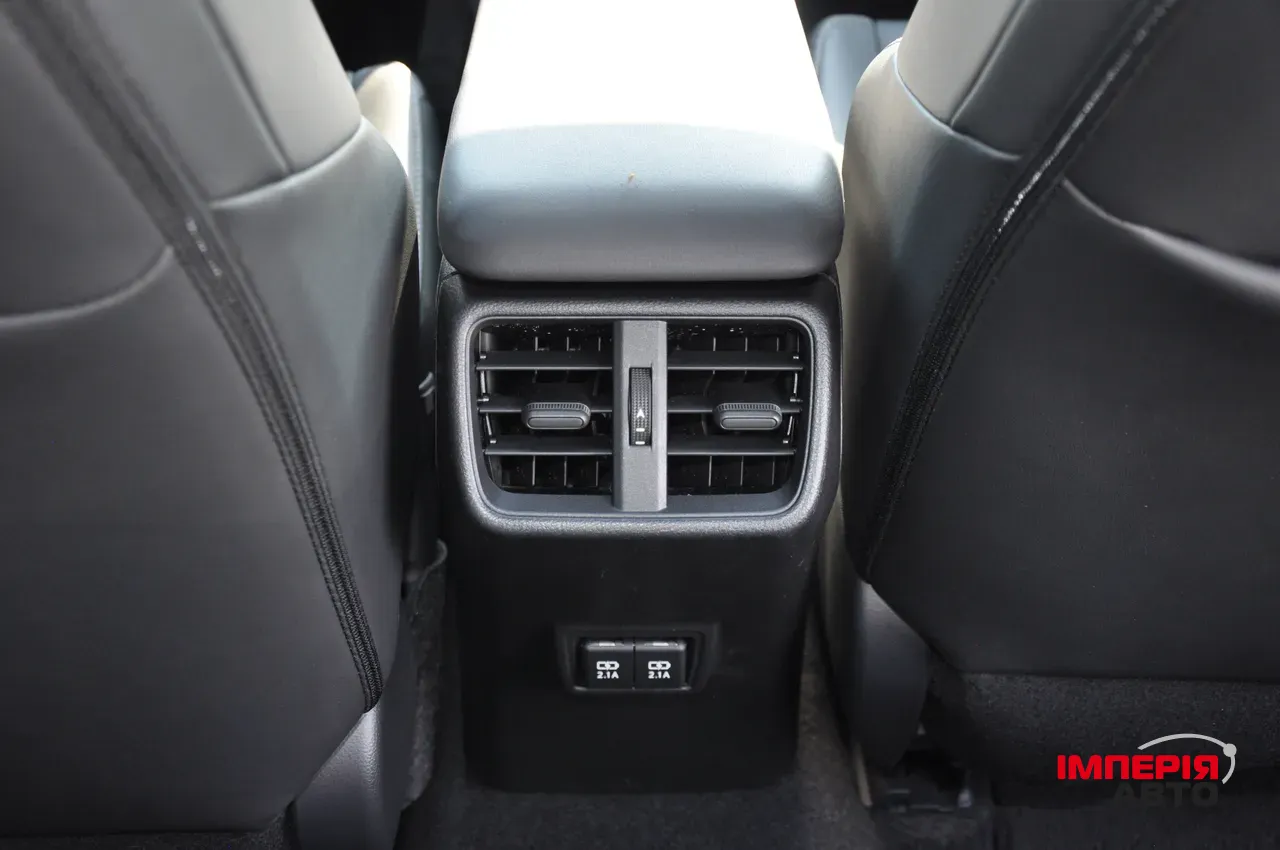 Lexus UX - фото 32