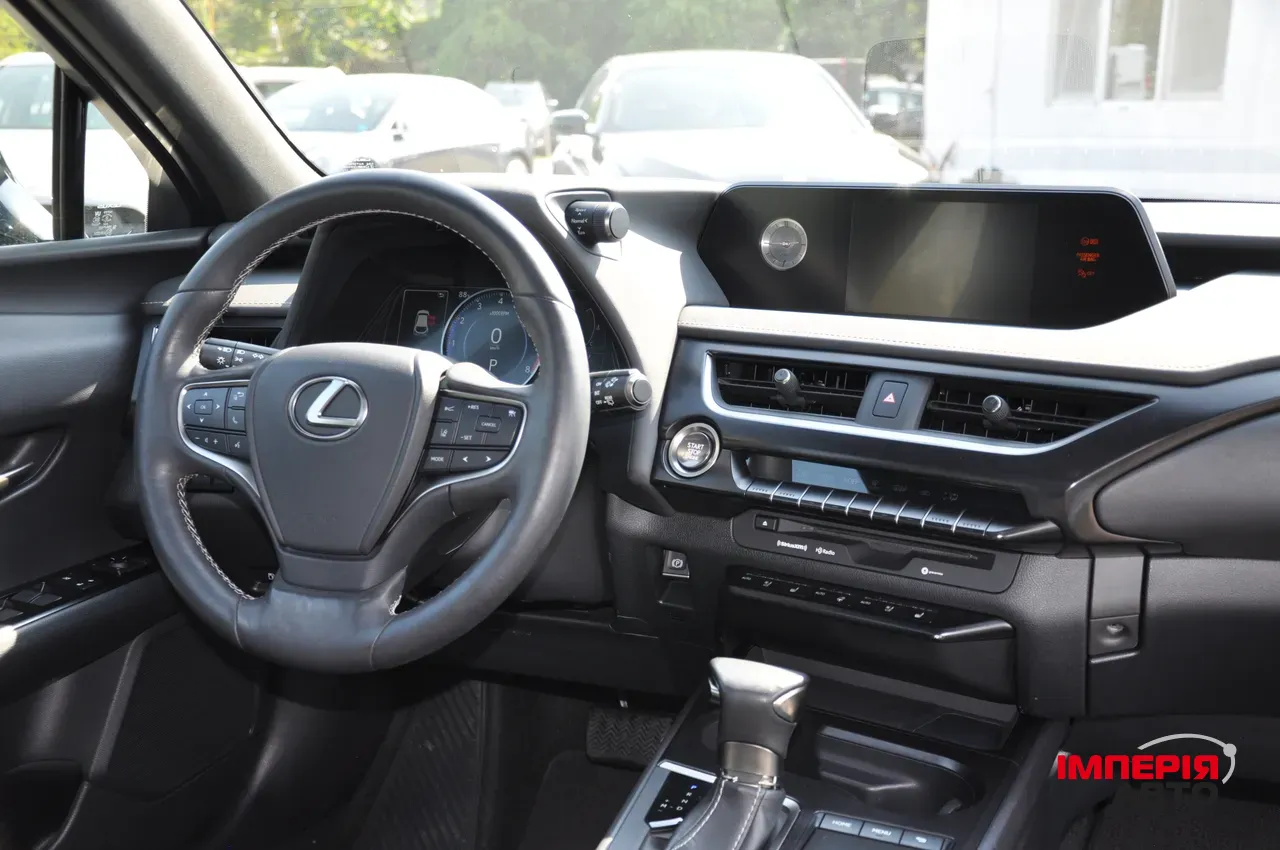 Lexus UX - фото 37