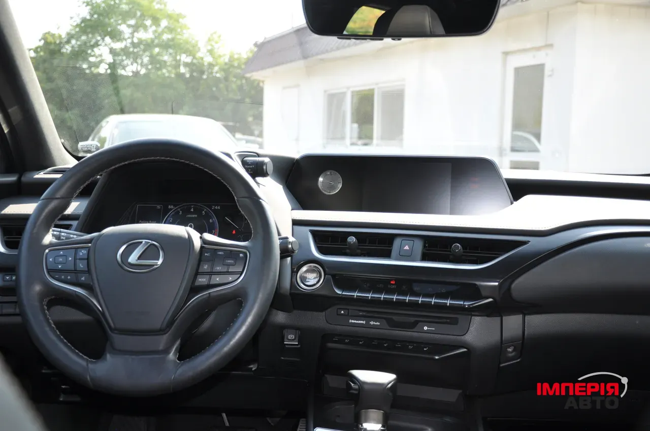 Lexus UX - фото 33