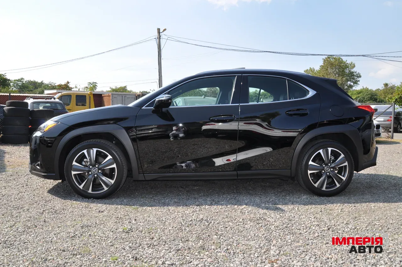Lexus UX - фото 13