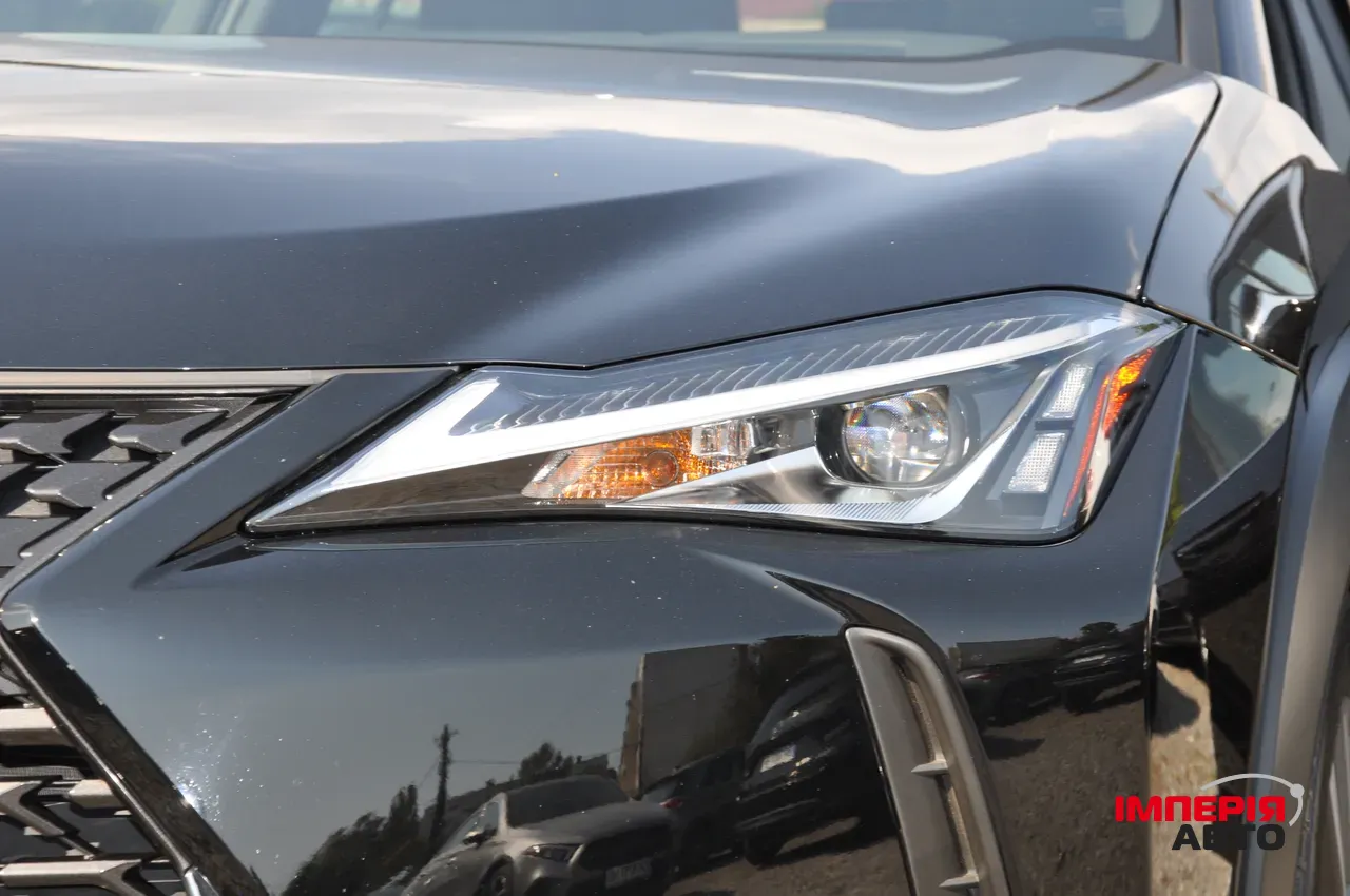 Lexus UX - фото 17
