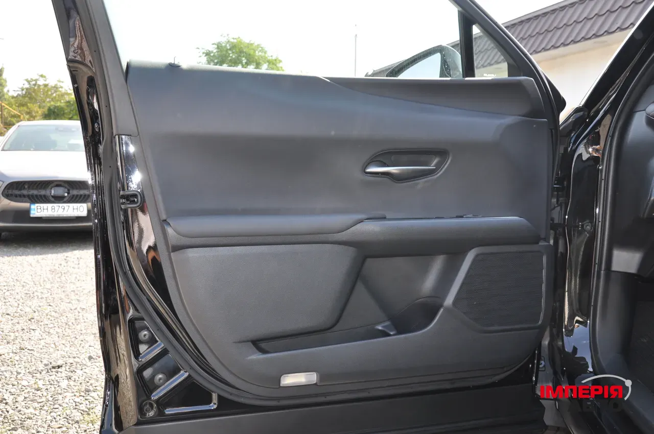 Lexus UX - фото 27