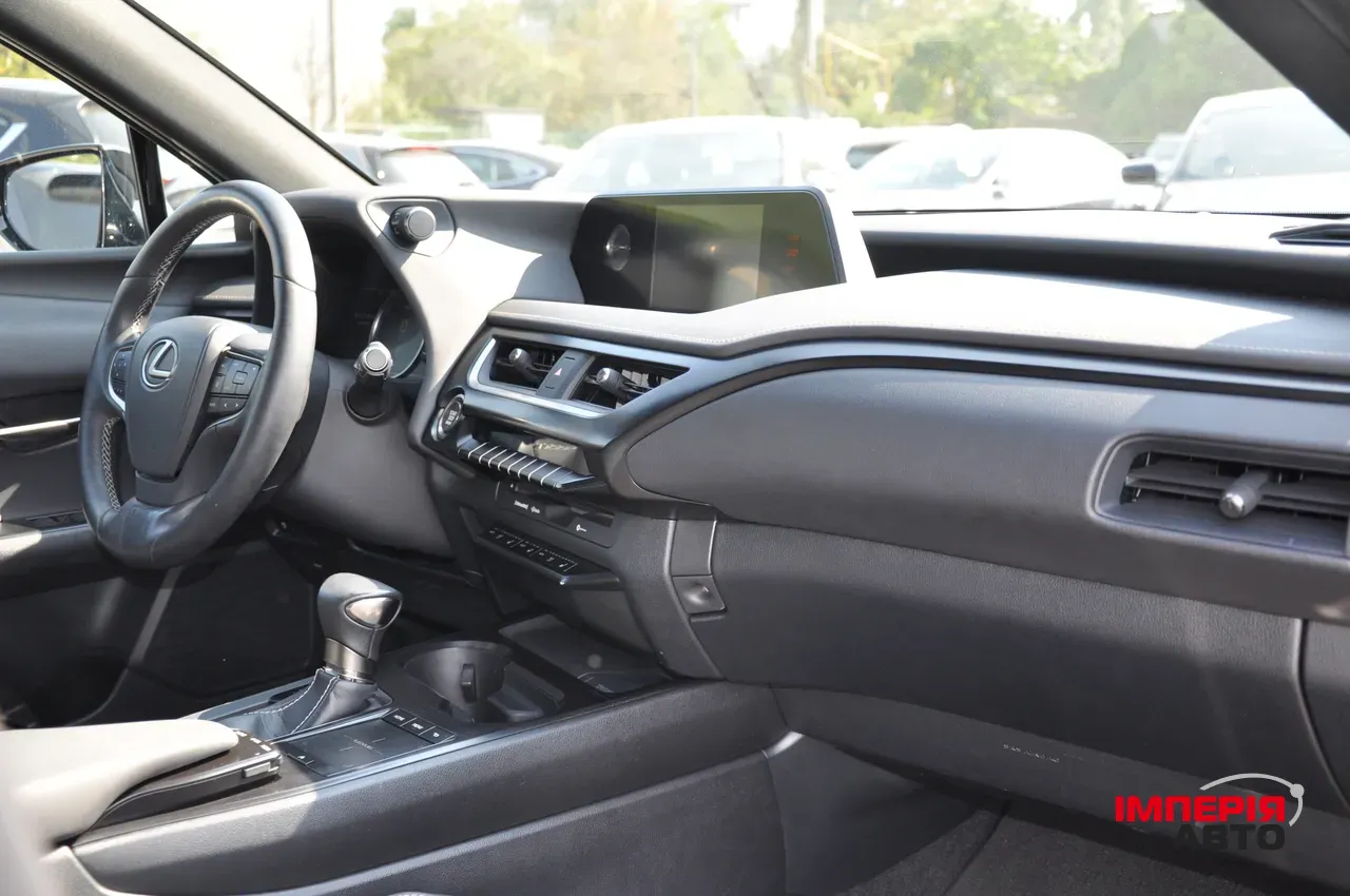 Lexus UX - фото 39