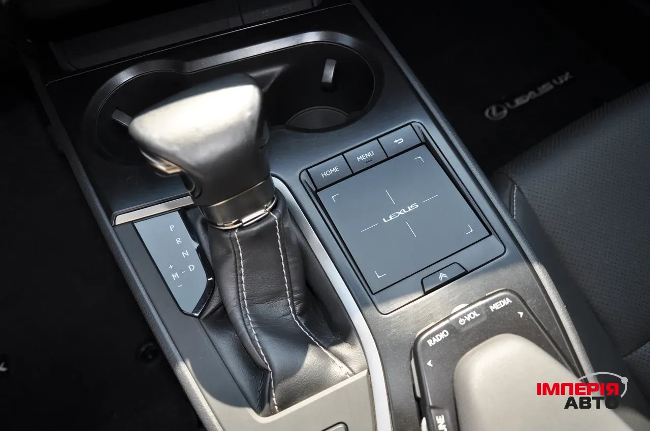Lexus UX - фото 22