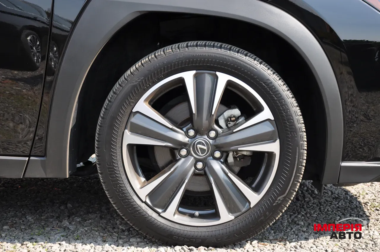 Lexus UX - фото 9