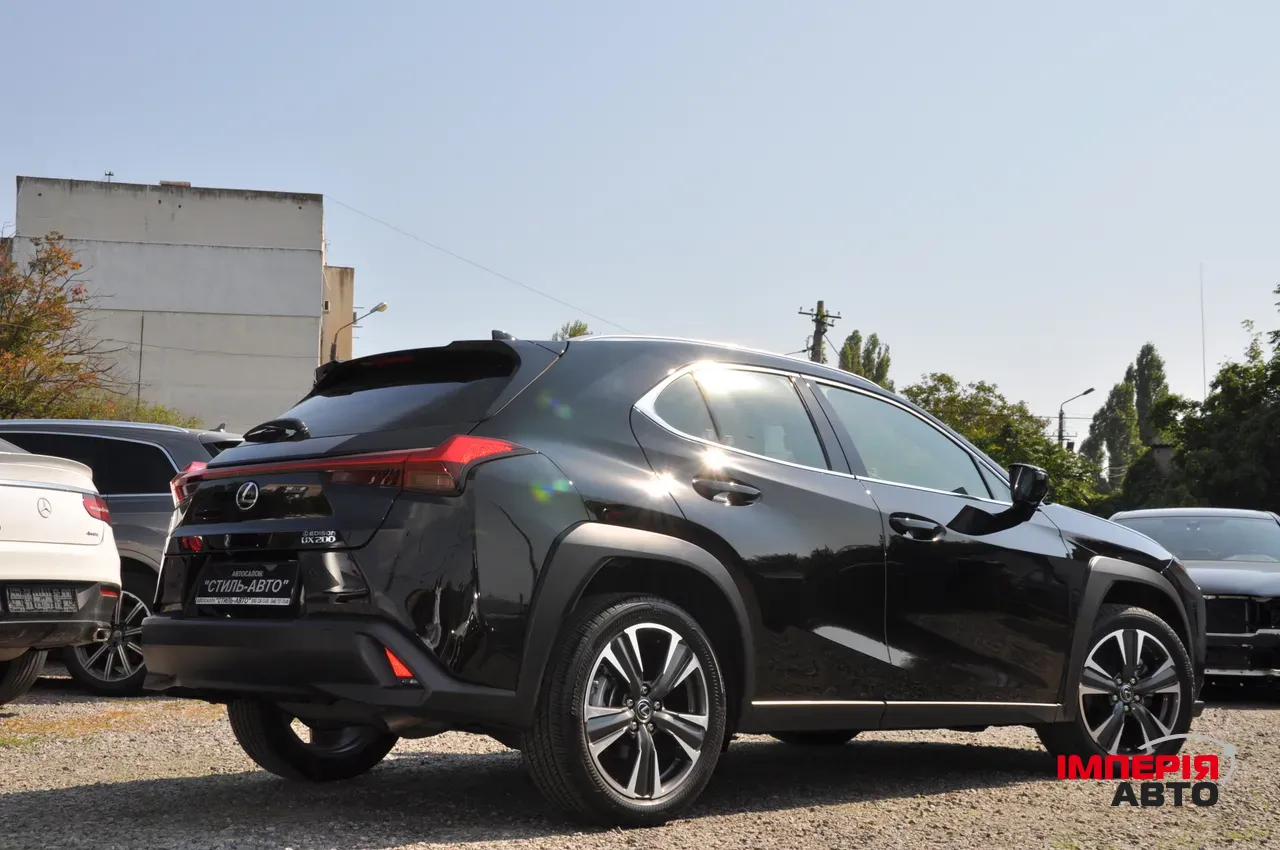 Lexus UX - фото 4
