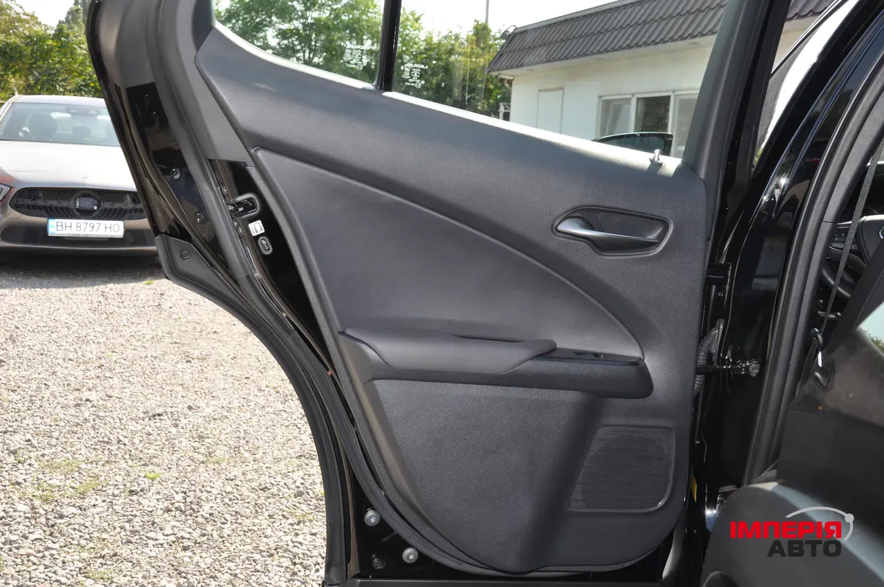 Lexus UX - фото 29