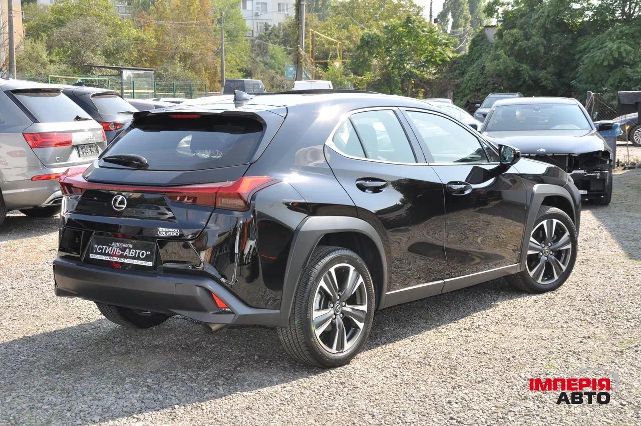 Lexus UX - фото 3