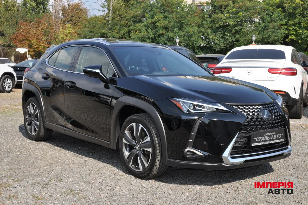 Lexus UX - фото 1
