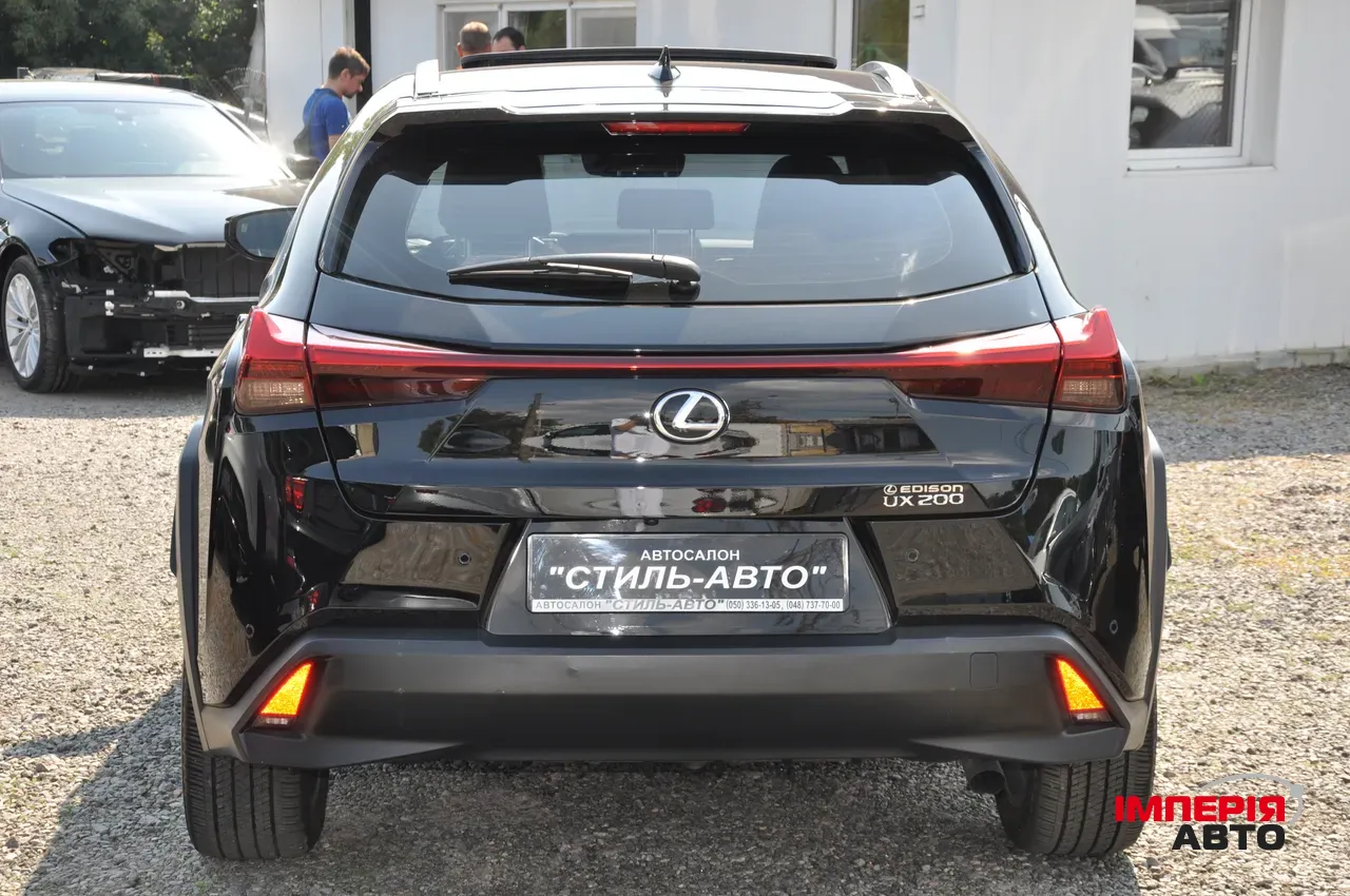 Lexus UX - фото 10