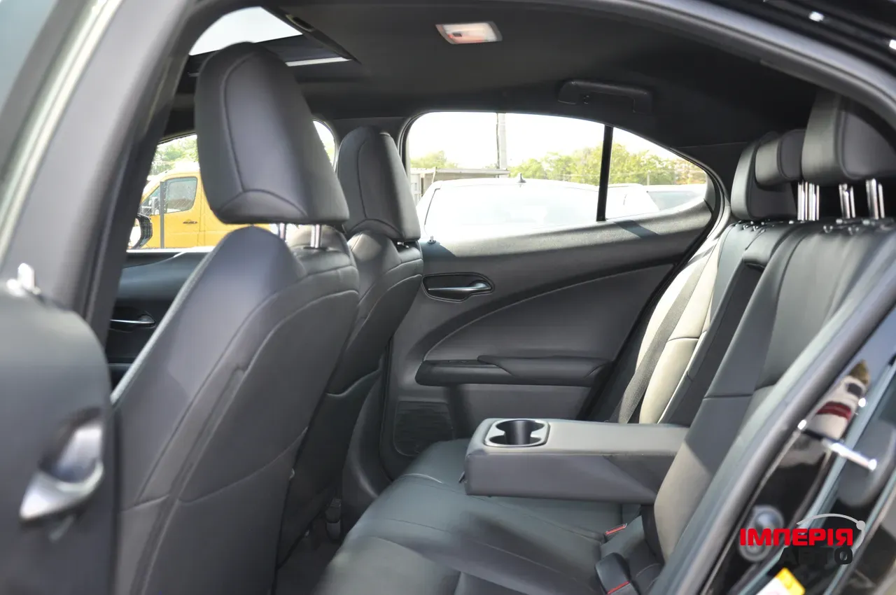 Lexus UX - фото 28