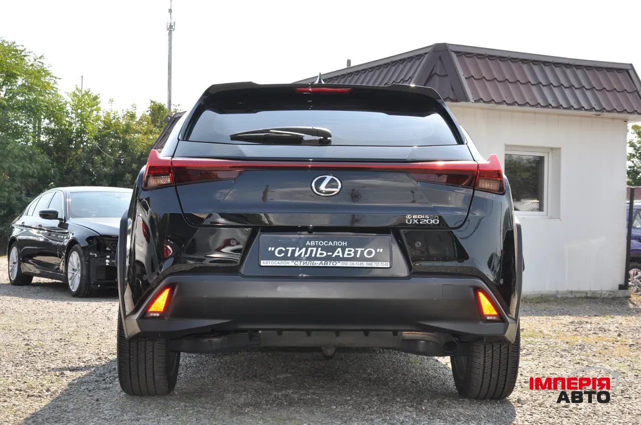 Lexus UX - фото 11