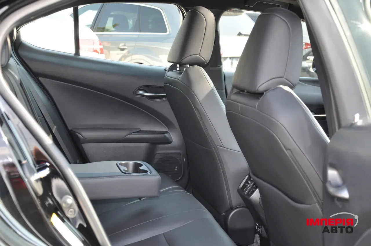 Lexus UX - фото 35