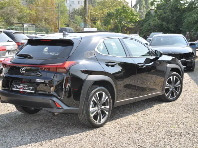 Lexus UX - фото 3