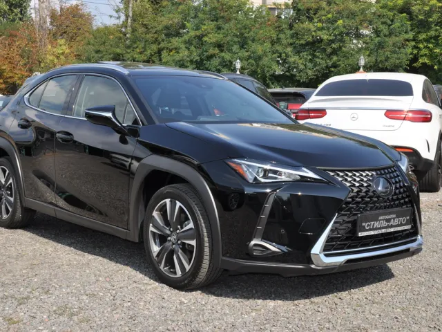 Lexus UX - фото 1