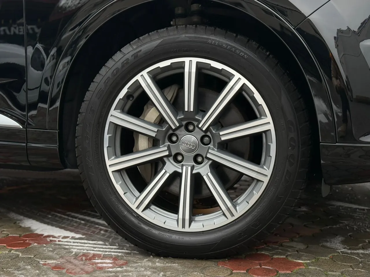 Audi Q7 - фото 3