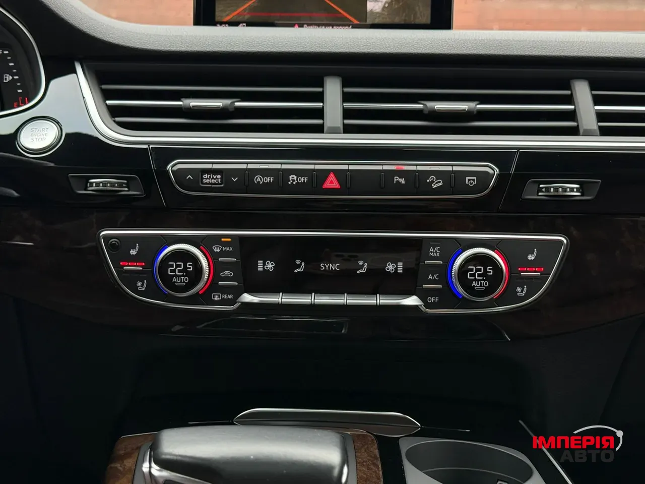 Audi Q7 - фото 43