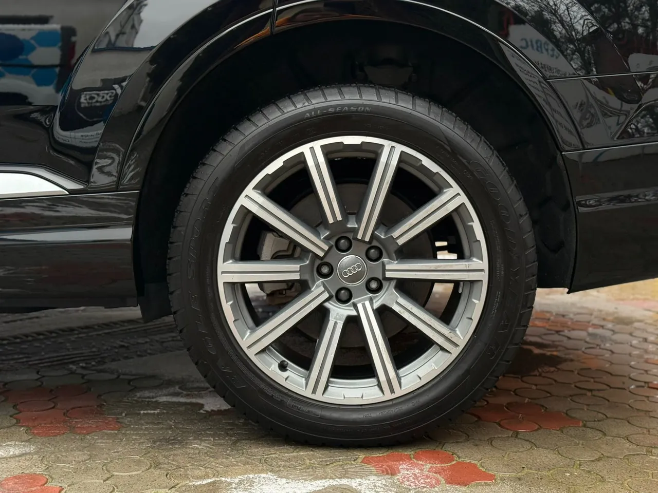 Audi Q7 - фото 15