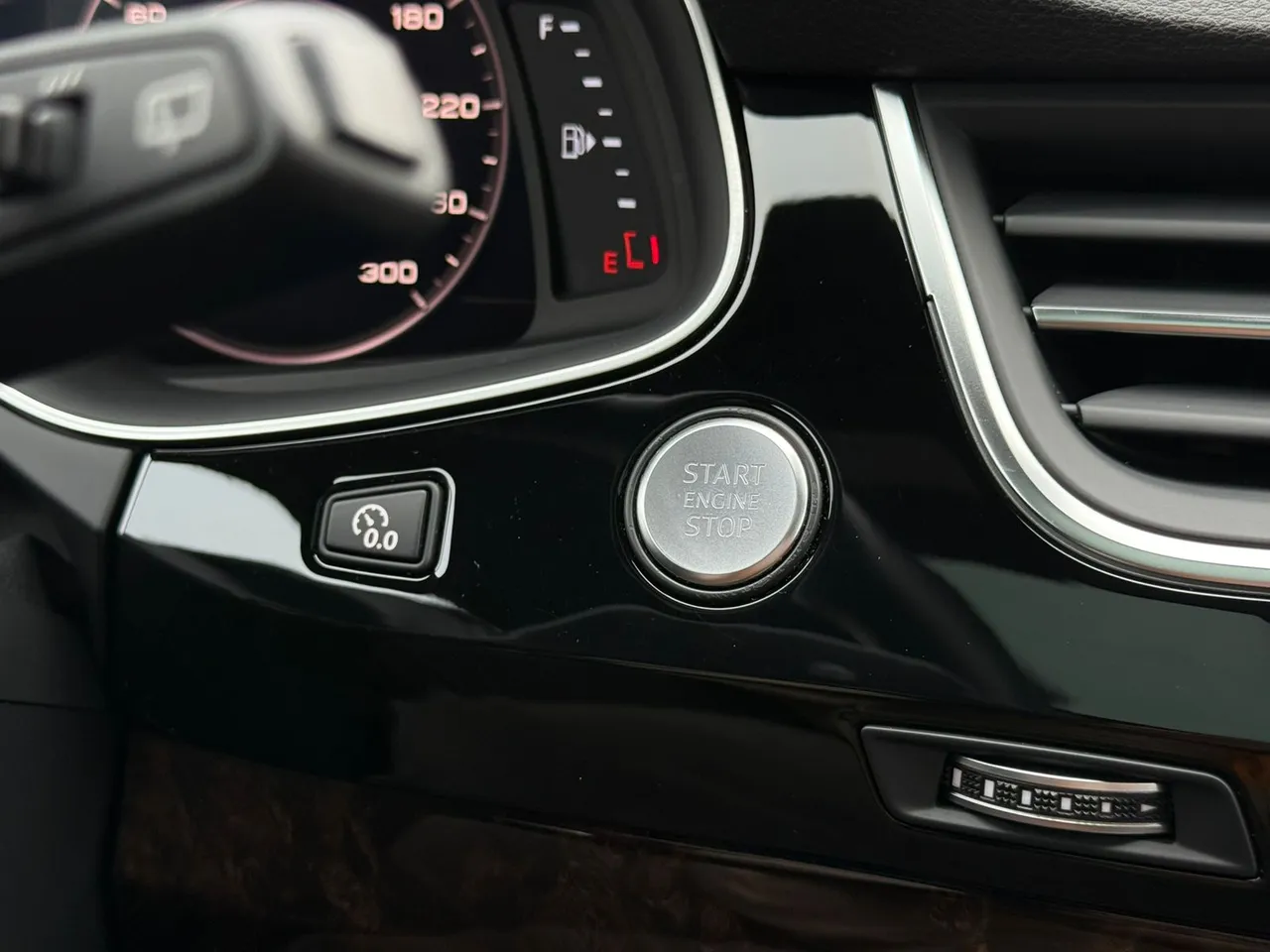 Audi Q7 - фото 31